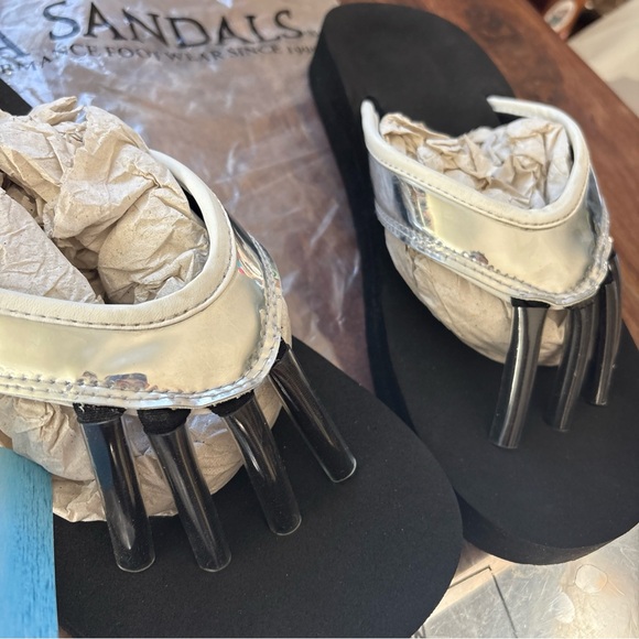 NWT Yoga Sandals ~ Silver ~ Size XL - Picture 4 of 11